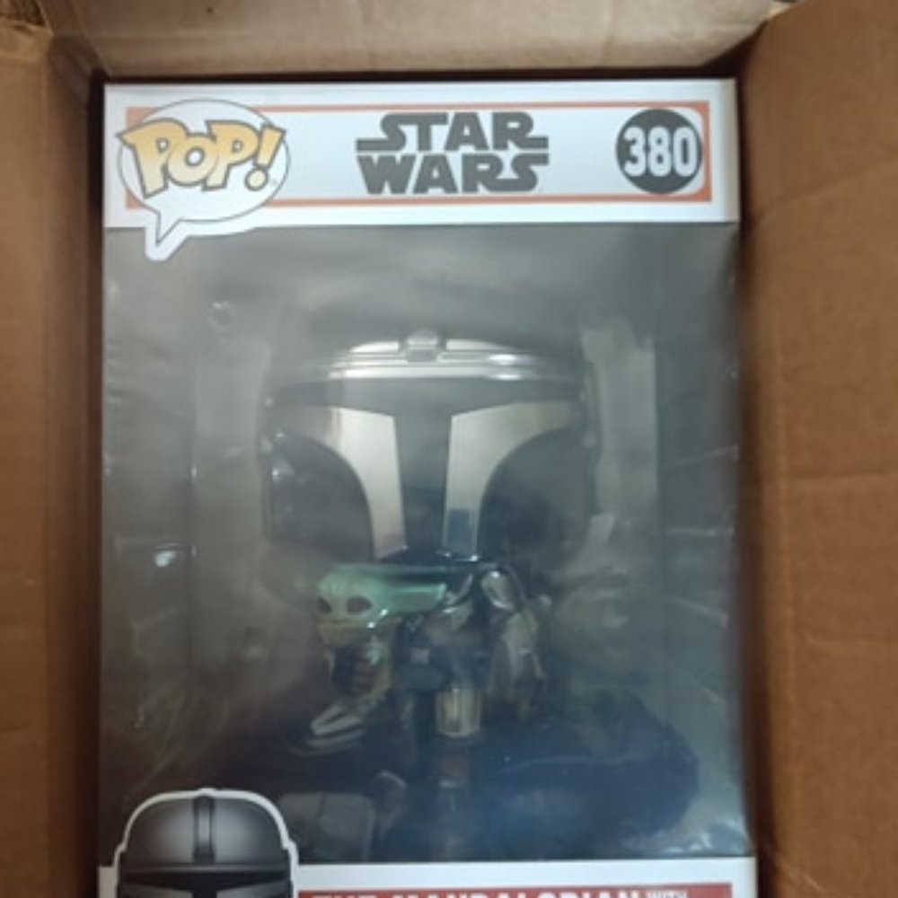 Chrome Armor Mandalorian with The Child (10-Inch)